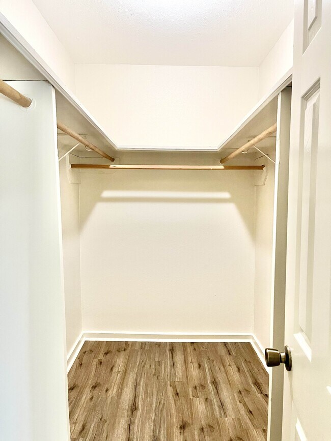 Building Photo - 512 Broadmoor Ave