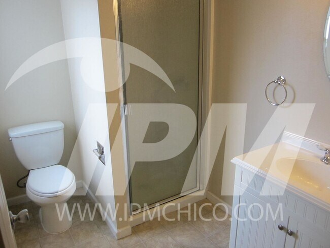 Building Photo - Classic 3 bedroom 2 bathroom home!