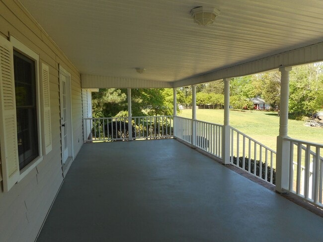 Building Photo - Lake Front 2-Bedroom Home on Beautiful Lake Wylie with a Dock and Boat Lift