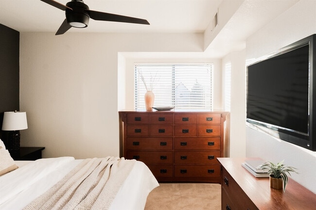 Building Photo - 6380 S Boston St