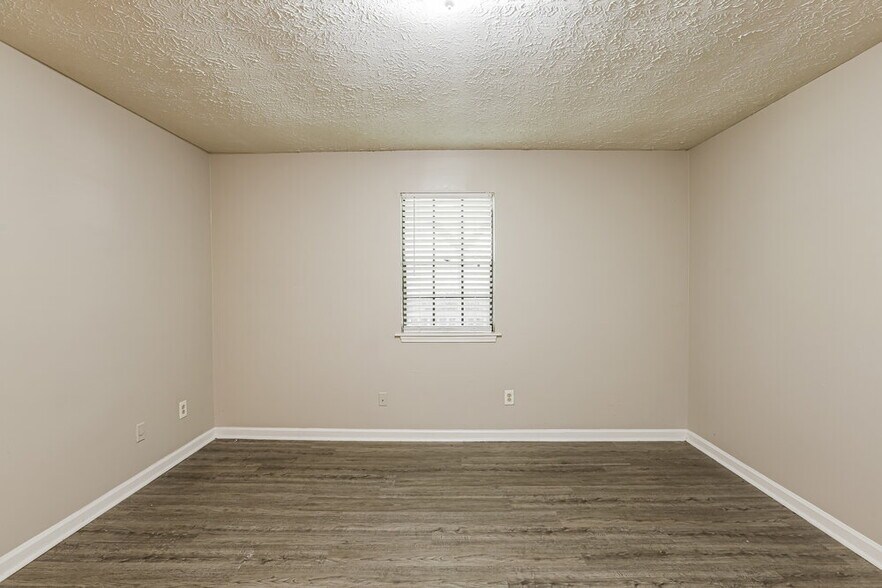Building Photo - 4114 Red Laurel Way SW