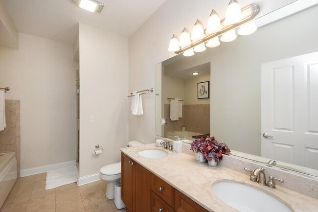 Building Photo - 1801 W Addison St