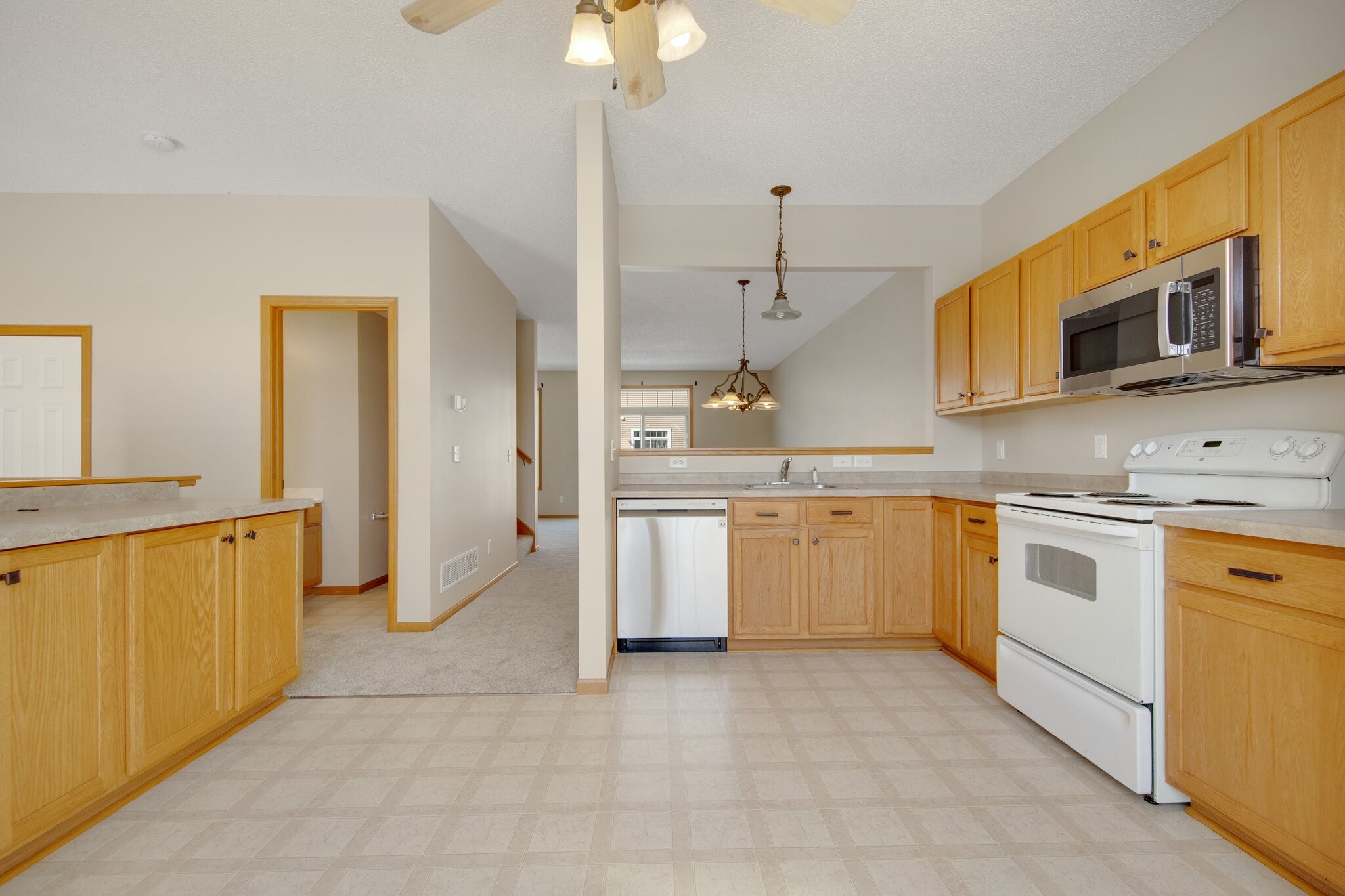 Kitchen - 10022 Gentian Dr