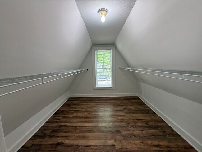 Building Photo - For Rent - Charming 3 Bedroom House in Eas...