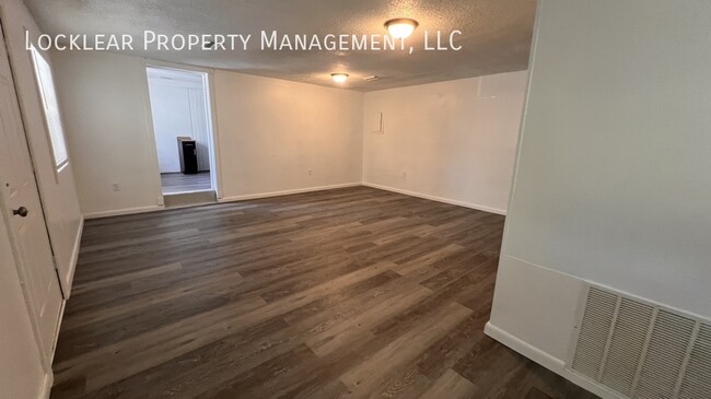 Building Photo - 9049 Jefferson Ave