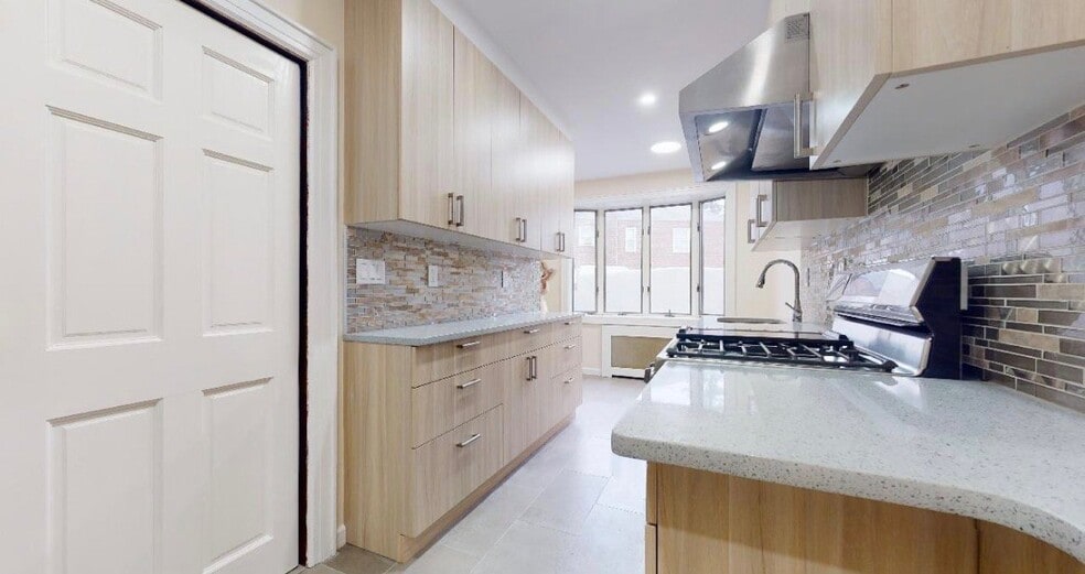 Building Photo - 90-09 68th Ave