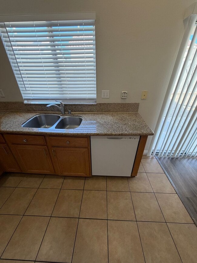 Building Photo - 3 bedroom single story home with no HOA