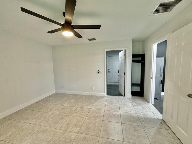 Building Photo - 5580 Cynthia Ln