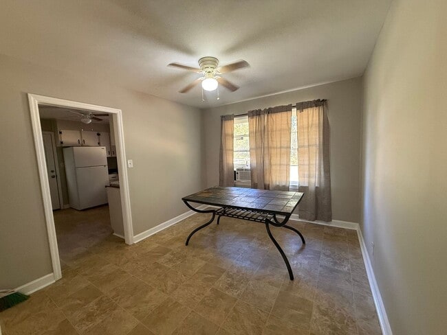 Building Photo - 3 bedroom, 2 bath House