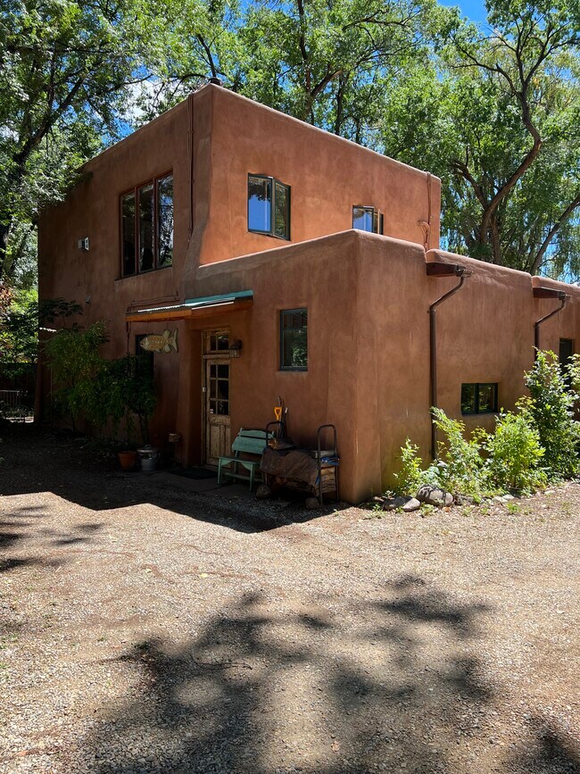 Building Photo - 324 Kit Carson Rd