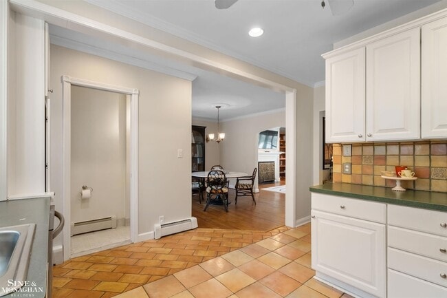 Building Photo - 476 St Clair Ave