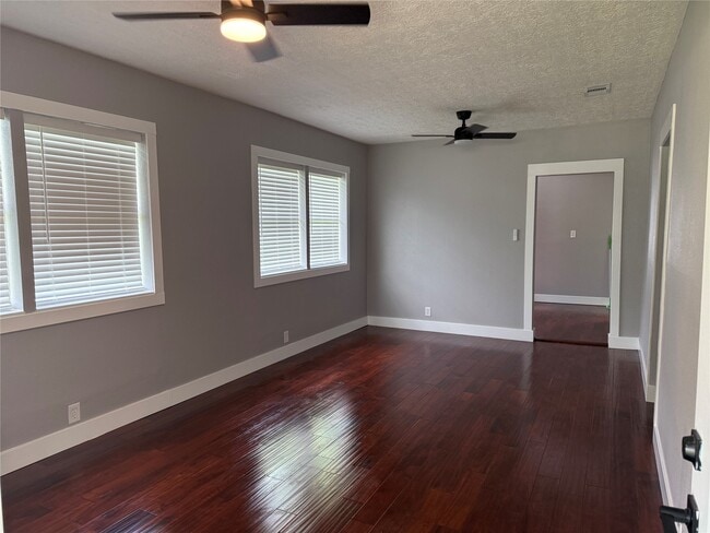 Building Photo - 8926 Courtney Dr