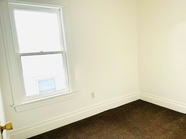 Building Photo - 38-42-42 Townsend St