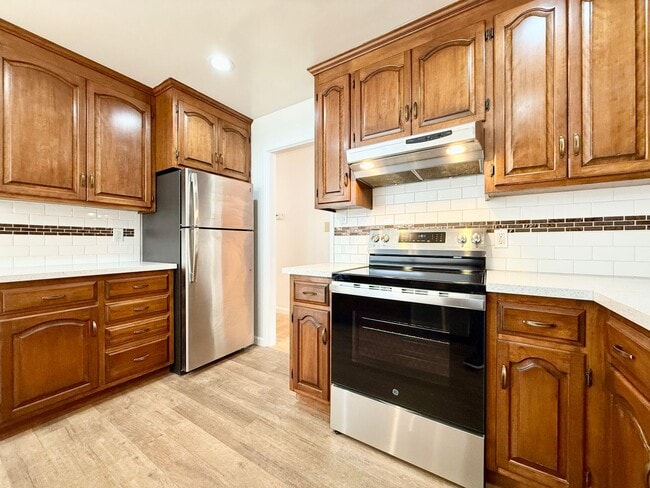 Building Photo - Newly Remodeled San Bruno Home - Easy SF/Silicon Valley Commute