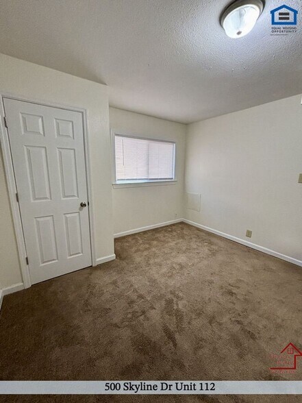 Building Photo - 500 Skyline Dr