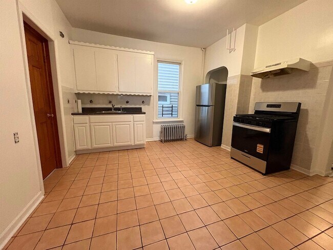 Building Photo - 139 Clifton Ave