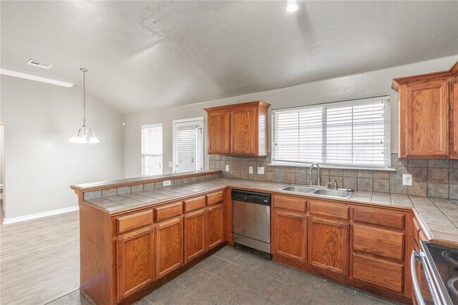 Building Photo - 8016 Breezewood Dr