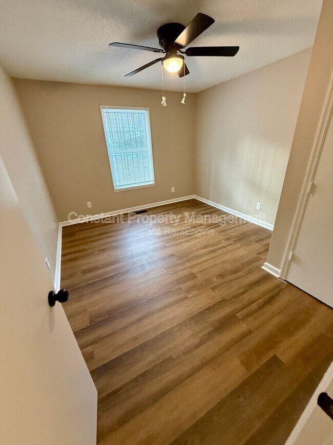 Building Photo - 3277 Club Dr