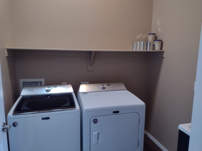 Building Photo - 5537 N Kerwood Loop