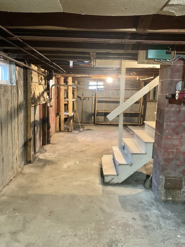 Building Photo - 13 Eaton St