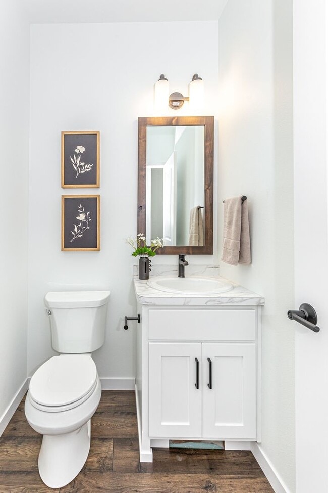 Building Photo - 3 Bed 2.5 Bath Single Family Home