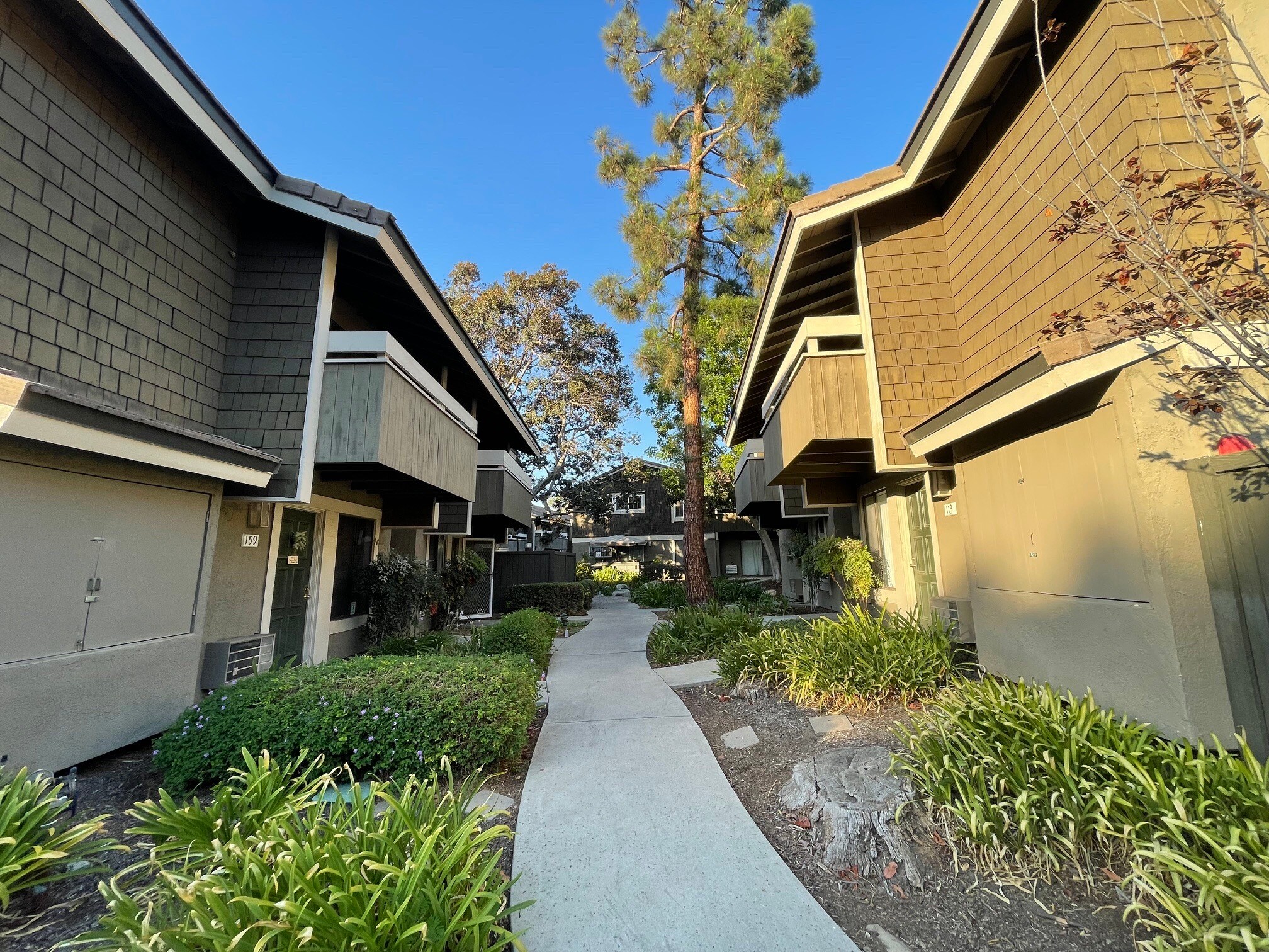 Building Photo - 160 Streamwood