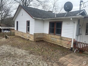 Building Photo - Adorable Bungalow