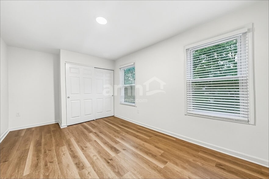 Building Photo - 10082 Shagy Bark Ct