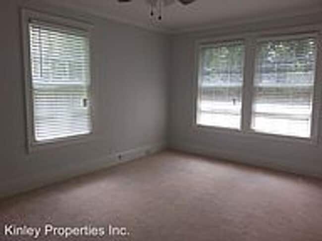 Building Photo - 2 Bedroom 1 Bathroom Duplex