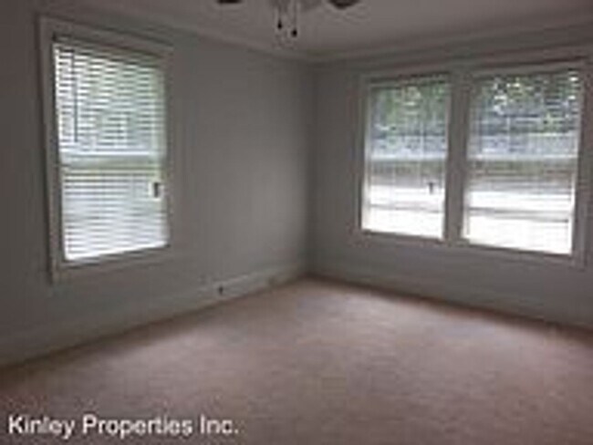 Building Photo - Move In Special 1/2 off first full month -2 Bedroom 1.5 Bathroom Duplex-