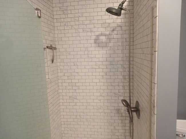 Building Photo - Gorgeous house walking distance from Biltmore Village available now!