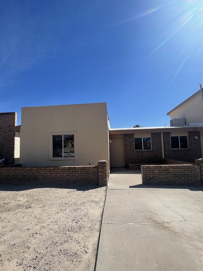 Primary Photo - 866 Barandal Dr