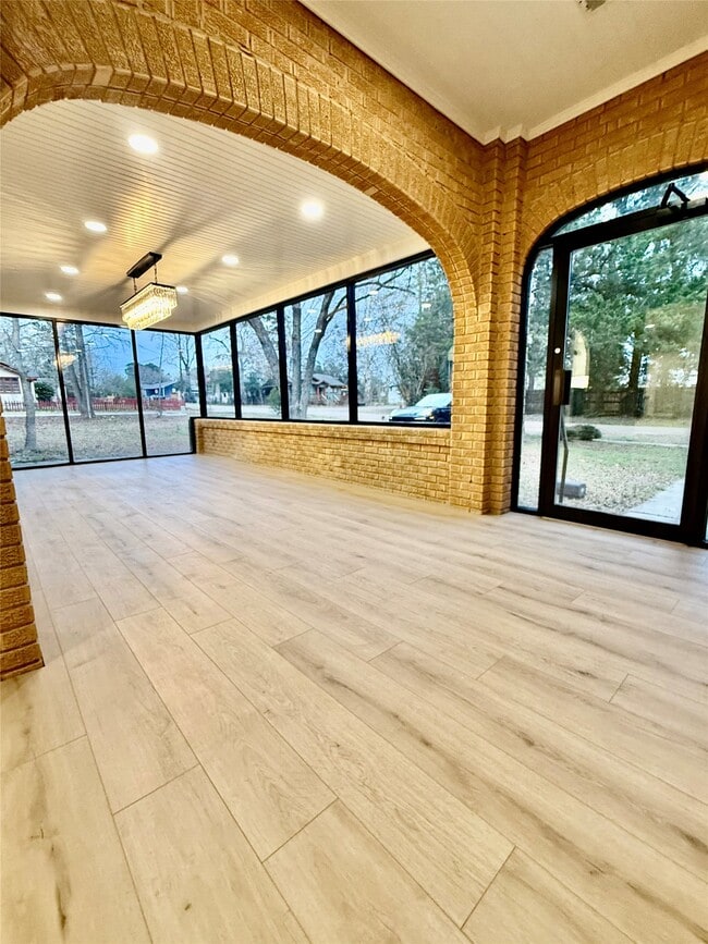 Building Photo - 300 Dunnam Ave