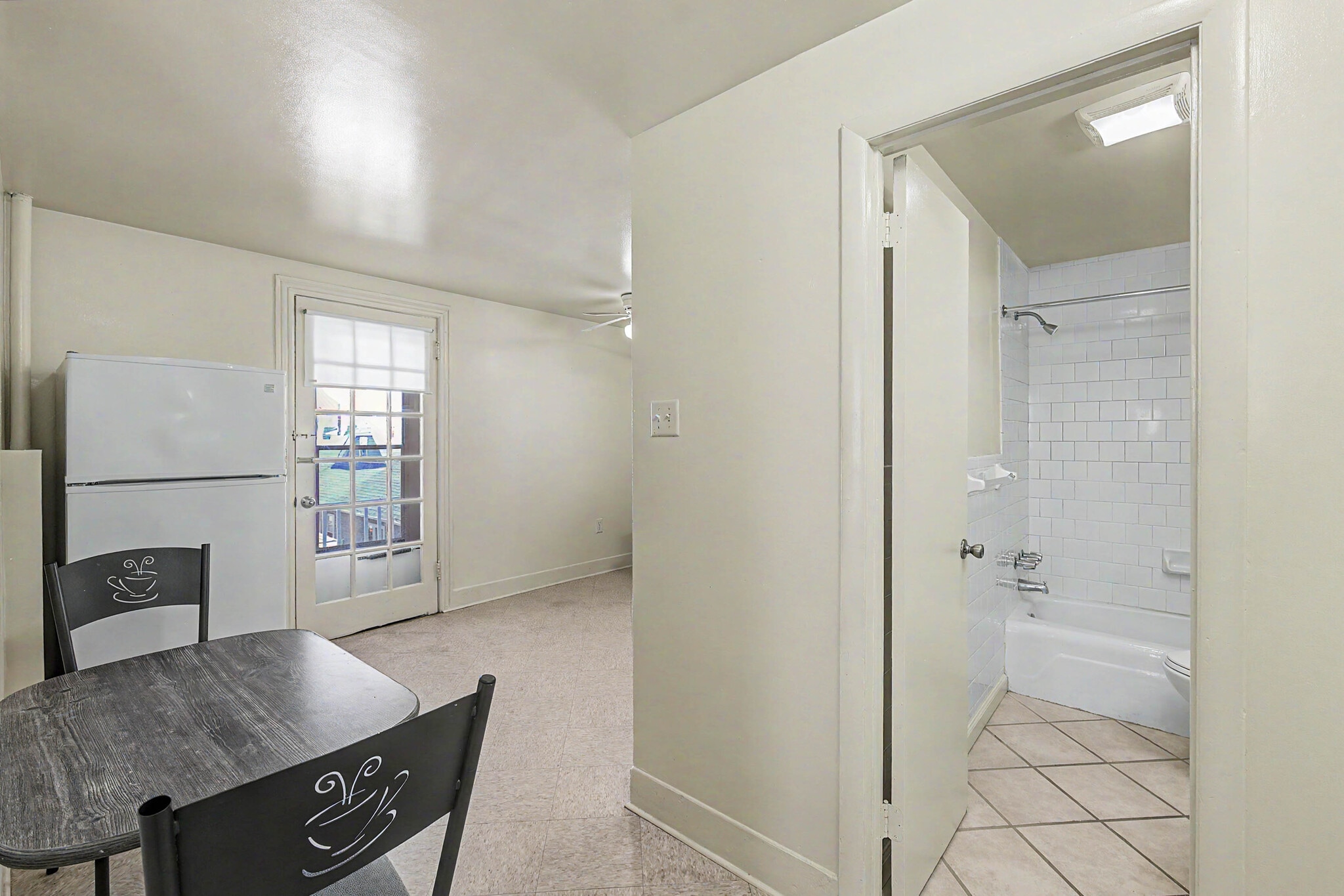 Building Photo - 25 S Kingston Ave