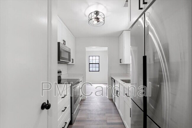 Building Photo - 2117 Wilson Ave