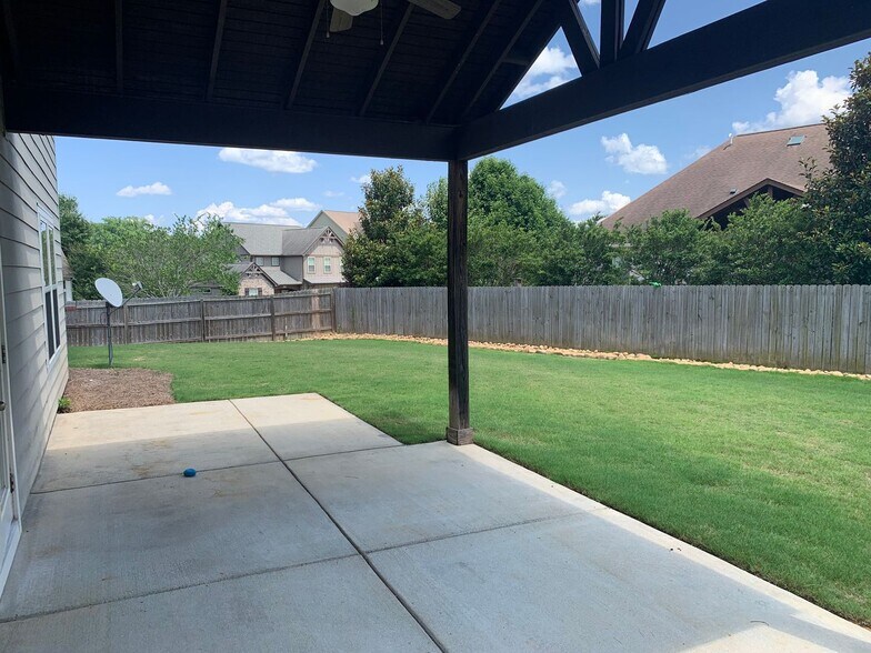 Building Photo - Well Maintained 3 Bedroom Home in The Pres...