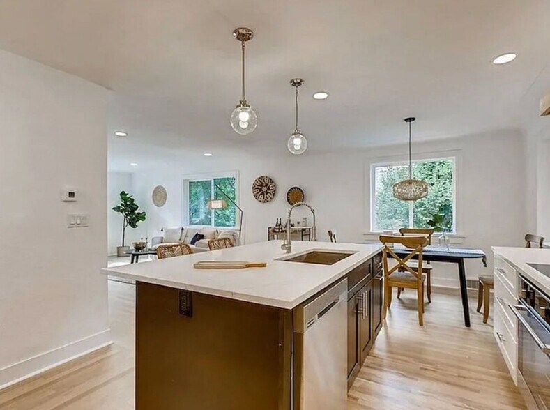 Primary Photo - 740 Dahlia St