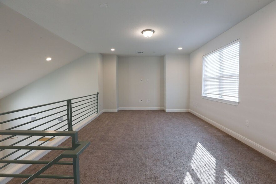 Building Photo - 432 Arrowhead Vine St