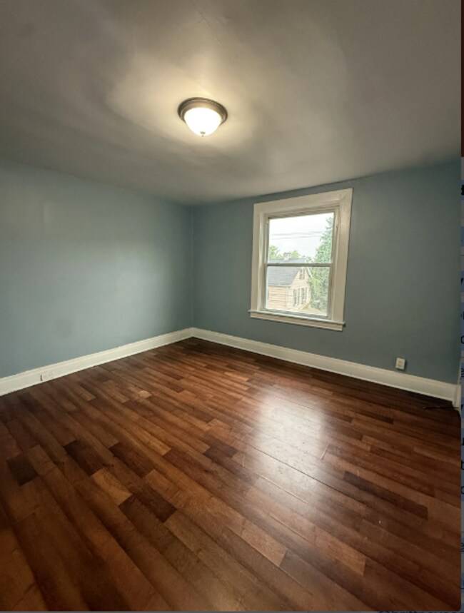 Building Photo - 7656 Highland Ave