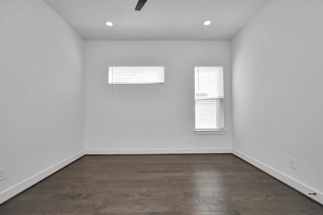 Building Photo - 853 Mansfield St