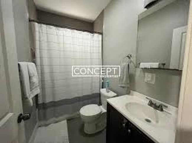 Building Photo - No Brokers Fes, Steps from Orange Line Stop, Eat-in Kitchen, Central Heat/AC, Laundry on a Site