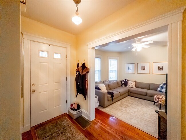 Building Photo - 41 Child St