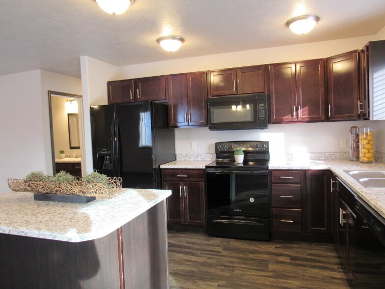 Building Photo - 325 Jerry Pl