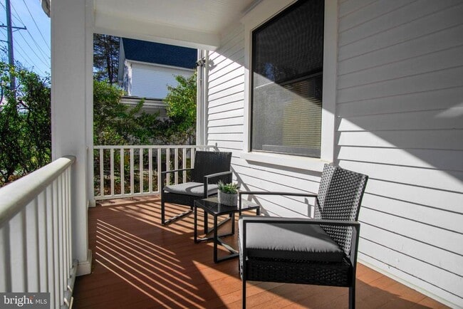 Building Photo - 9 Academy St