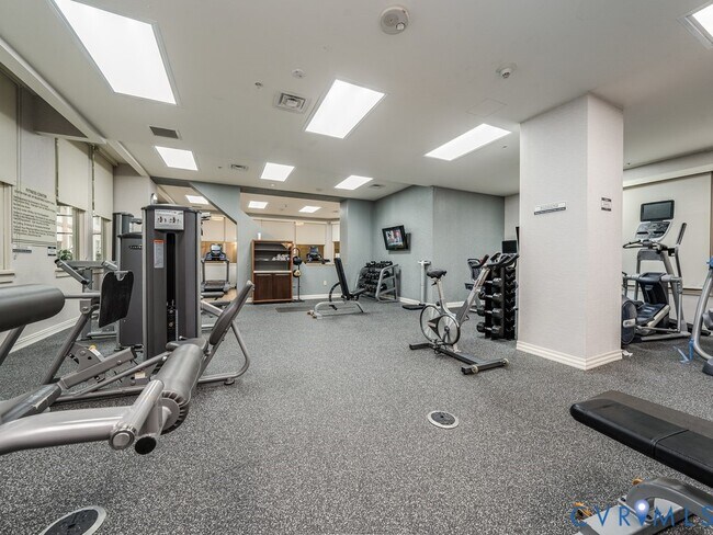 Building Photo - 230 N 6th St S