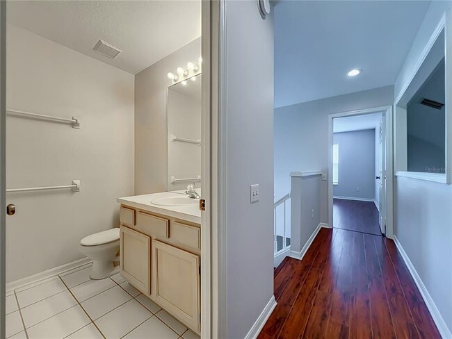 Building Photo - 900 W Charing Cross Cir