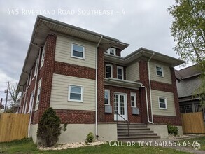 Building Photo - Upstairs 1 Bed 1 Bath Near the Hospital