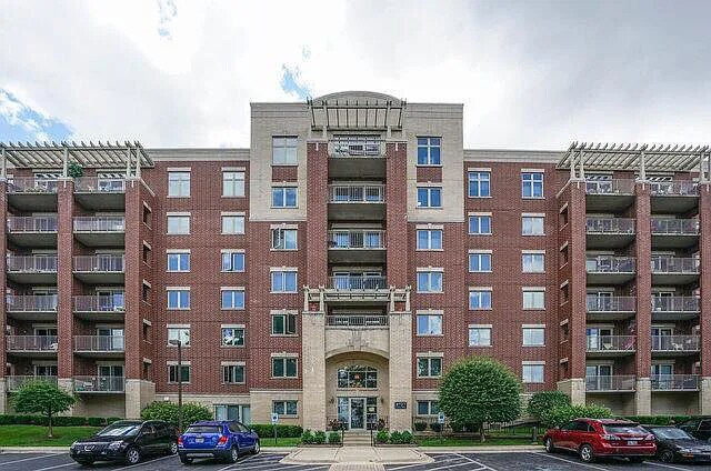 Building Photo - 8727 W Bryn Mawr Ave