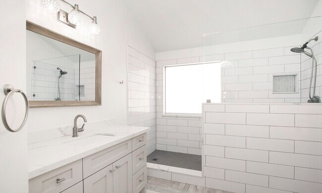 Building Photo - 24918 Oconee Dr