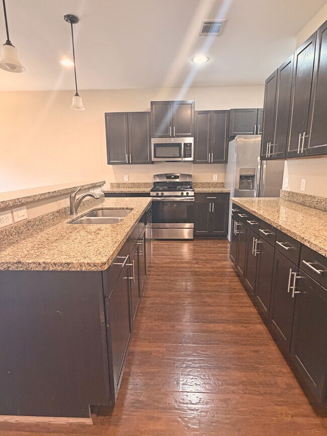 Building Photo - 17145 Wilthorne Gardens Ct